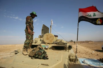 Les forces irakiennes et les Les unités paramilitaires du Hachd al-Chaabi avancent vers la ville d'al-Qaïm, le 2 novembre 2017 