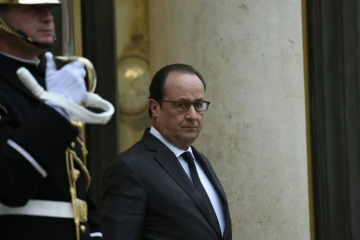 Le président Francois Hollande sur le perrron de l'Elusée le 20 novembre 2015 à Paris  