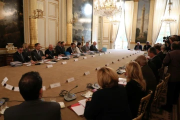 Le président Emmanuel Macron et le Premier ministre Edouard Philippe lors d'une réunion avec des élus calédoniens, le 30 octobre 2017 à l'Elysée, à Paris