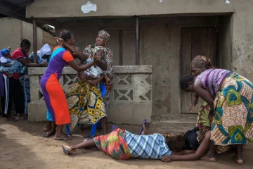 Décès d'une femme atteinte par le virus Ebola le 7 octobre 2014 à Waterloo en Sierre Leone