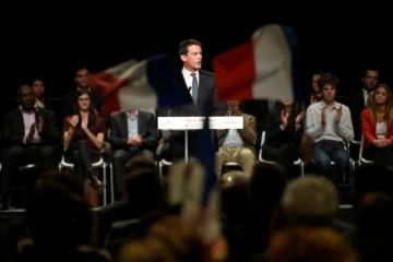 Le Premier ministre Manuel Valls, le 3 décembre 2015 à Paris, lors de son unique meeting d'avant premier tour des élections régionales