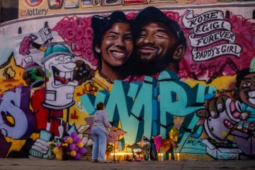 Une fresque murale représentant Kobe Bryant et sa fille Gianna, le 27 janvier 2020 à Los Angeles 