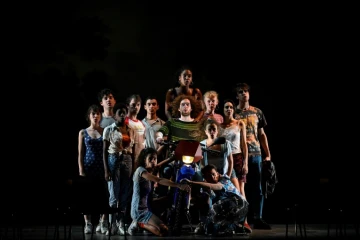 La troupe de l'adaptation théâtrale de "Leurs enfants après eux", un livre de Nicolas Mathieu, Prix Goncourt 2018, au "Théâtre du Peuple" de Bussang, dans les Vosges, le 19 août 2021.
