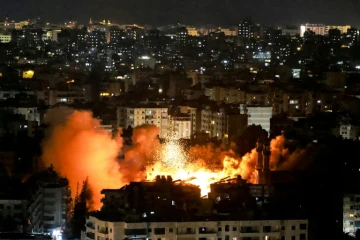 Incendie après des frappes israéliennes sur la banlieue sud de Beyrouth, le 5 juin 2025