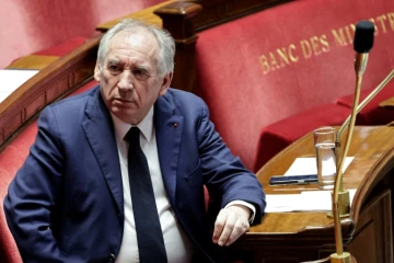 Le Premier ministre François Bayrou assiste à une séance de l'Assemblée nationale, le 17 décembre 2024 à Paris