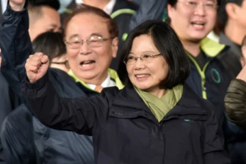 La candidate de l'opposition Tsai Ing-wen célèbre sa victoire à l'élection présidentielle le 15 janvier 2016 à Taipei
