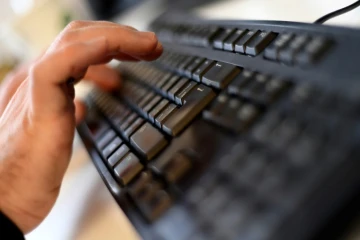 Les grands noms de la Silicon Valley se retrouvent mêlés à une guerre avec la droite radicale ("alt-right") américaine sur la liberté d'expression et le "politiquement correct" qui symbolise les divisions de la vie politique et sociale aux Etats-Unis.