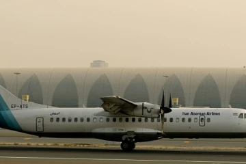 Un avion de la compagnie iranienne Aseman Airlines sur le tarmac de l'aéroport de Dubaï, le 29 juillet 2008