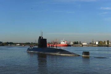 Une photographie fournie par la marine argentine montre le sous-marin argentin "San Juan", amarré à Buenos Aires, le 18 novembre 2014