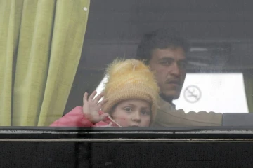 Des centaines d'insurgés et de civils ont commencé à sortir de la dernière poche rebelle de Homs, le 18 mars 2017