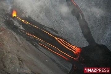 Lundi 15 Décembre 2008


Le piton de la Fournaise est entré en éruption vers 2 heures 45 ce lundi 15 décembre
 2008