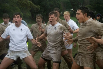 Des élèves de la Whanganui Collegiate School dansent le haka lors du Tournoi quadrangulaire face au Nelson College, à Wellington, le 3 juillet 2019