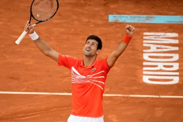 Le Serbe Novak Djokovic vainqueur du Grec Stefanos Tsitsipas en finale du tournoi de Madrid, le 12 mai 2019  