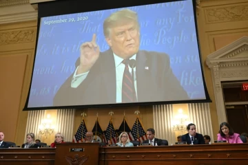 Une vidéo de l'ancien président Donald Trump projetée devant une commission d'enquête parlementaire, à Washington, le 13 juin 2022
