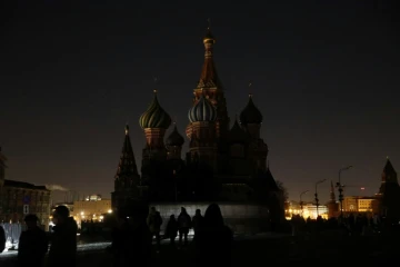 La cathédrale Saint-Basile, sur la place Rouge de Moscou, s'éteint pendant une heure pour l'"Earth Hour", le 30 mars 2019 