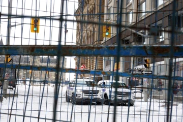 Un grillage installé autour du Parlement canadien à Ottawa après une vague de manifestations contre des mesures sanitaires, le le 20 février 2022