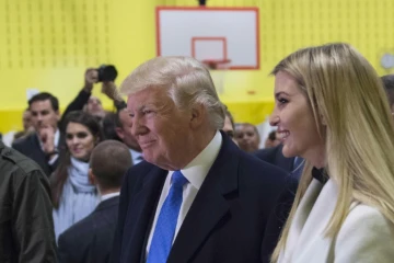 Donald Trump et sa fille  Ivanka dans un bureau de vote le 8 novembre 2016 à New York