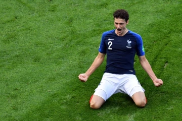 L'arrière droit de l'équipe de France Benjamin Pavard vient d'égaliser d'une demi-volée splendide contre l'Argentine en 8es de finale de la Coupe du monde, le 30 juin 2018 à Kazan