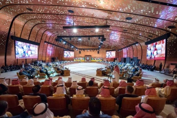 Une photo publiée par le palais royal en Arabie saoudite montre une vue générale du sommet arabe tenu à Dhahran, dans l'est saoudien, le 15 avril 2018 