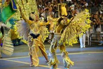 Des danseurs de samba au carnaval de Sao Paulo, au Brésil, le 11 février 2018