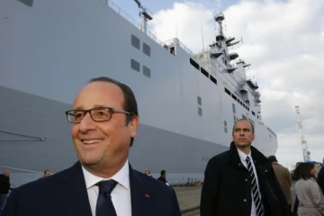 Le président François Hollande sur les Chantiers de l'Atlantique à Saint-Nazaire, le 13 octobre 2015