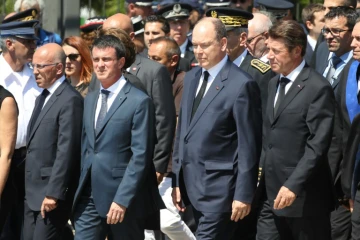 Eric Ciotti, Manuel Valls, le prince Albert II de  Monaco, et Christian Estrosi à leur arrivée pour la minute de silence le 18 juillet 2016 à Nice