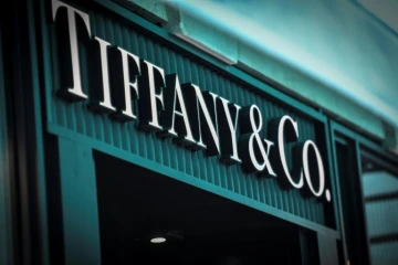 Le numéro un mondial du luxe LVMH a annoncé lundi le rachat du joaillier américain Tiffany pour un montant de 16,2 milliards de dollars