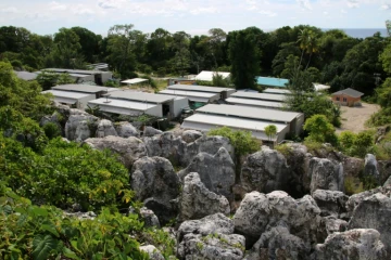 Vue générale du camp numéro 4 abritant des réfugiés relégués par l'Australie sur l'île de Nauru dans le Pacifique, le 2 septembre 2018
