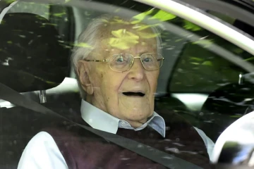 Oskar Groening, ancien SS et comptable d'Auschwitz, après l'annonce du verdict à Lueneburg (nord de l'Allemagne), le 15 juillet 2015