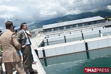 Vendredi 30 janvier 2009 : Yves Jégo en visite au port de la Pointe des Galets