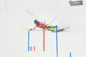 Clément Noël chute dans la première manche du deuxième slalome de Coupe du monde de Flachau, en Autriche, le 17 janvier 2021