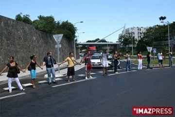 Les étudiants ont bloqué un rond-point du boulevard Sud dans une ambiance bon enfant, occasionnant néanmoins une grande gêne pour la circulation