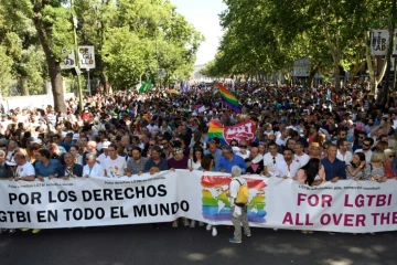 "Pour les droits dans le monde entier des LGBTI", peut-on lire sur cette bannière déployée à la WolrldPride de Madrid le 1er juillet 2017. 