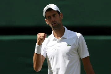 Le Serbe Novak Djokovic face au Japonais Kei Nishikori en quarts de finale à Wimbledon, le 11 juillet 2018