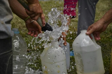 Distribution d'eau potable à Caracas, au Venezuela, le 12 mars 2019
