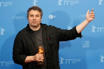 Le réalisateur roumain Radu Jude Ours d'or lors de la 71e Berlinale, à Berlin le 13 juin 2021