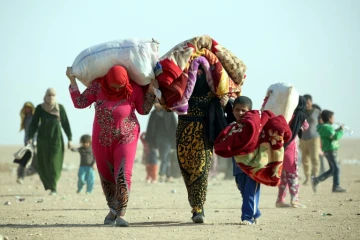 Des réfugiés irakiens qui ont fui Mossoul à Rajm Salibe, sur la frontière irako-syrienne, le 22 octobre 2016