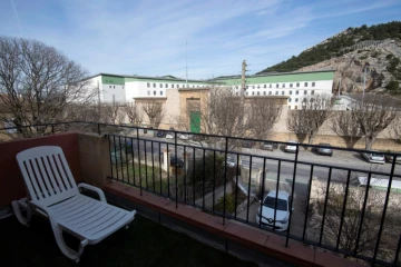 Vue d'un balcon sur la prison des Baumettes à Marseille, le 14 février 2018