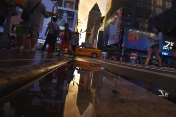 Le célèbre Times Square, à New York, vu du sol