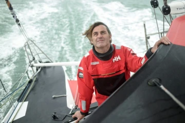 Le skippeur français Yannick Bestaven, à bord de son "Maître Coq IV", le 7 octobre 2020, au large de La Rochelle