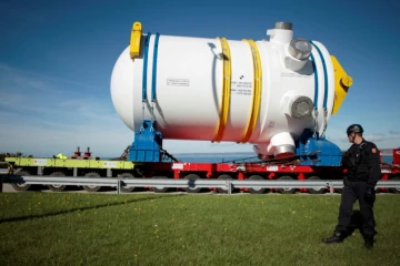 La cuve de l'EPR acheminée à Flamanville dans la Manche, le 7 octobre 2013