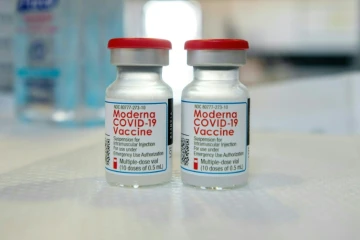 Des flacons du vaccin Moderna contre le Covid-19, le 20 avril 2021 à Bridgeport, dans le Connecticut