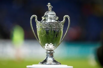 Le trophée de la Coupe de France exposé au Parc des Princves avant la rencontre Paris-Guingamp, le 24 janvier 2018
