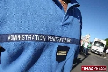 Mardi 5 mai 2009 Les surveillants de prison bloquent l'extraction des détenus du centre pénitentiaire du Port