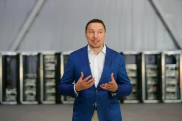 Dmitri Marinitchev, entrepreneur et médiateur auprès du gouvernement russe pour les questions liées à internet, dans ses entrepôts à Moscou, le 26 juillet 2017