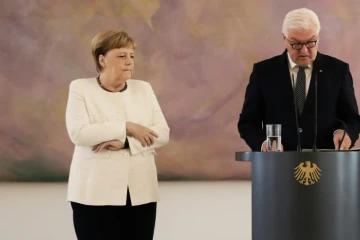 La chancelière allemande Angela Merkel assiste à un discours du président Frank-Walter Steinmeier (d) au cours duquel elle a été prise de tremblements, le 27 juin 2019 à Berlin