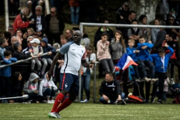 Lilian Thuram, lors d'un match avec les champions du monde 1998 contre Saint-Etienne à Sail-sous-Couzan (Loire), le 10 mai 2018