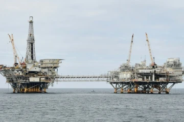 Deux plateformes pétrolières au large de la Californie, le 6 octobre 2021