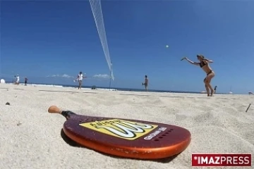 Beach tennis