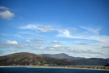 Photographie aérienne du village gallois de Fairbourne (Royaume-Uni) prise le 30 août 2022